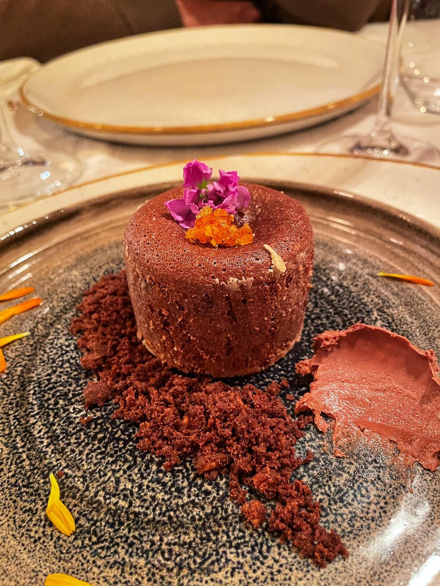 Lasucrerieba's tweet photo. Bonjour!!!!! Anoche tuvimos la oportunidad de conocer el restaurant de @diegocamodeca Íntimo , una experiencia imperdible, la comida, la atención, el lugar, los vinos todo pero todo increíble. https://t.co/huEYxqumgH