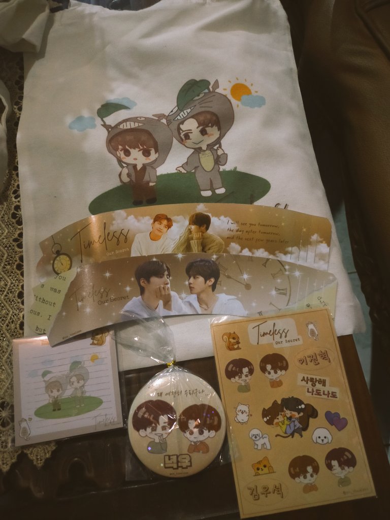 ebichupaps's tweet photo. terimakasiii buat acara kondangan weishinnya yaaa kakak kakak @nw_timeless 💙💜

freebiesnya lucu lucu banget dan banyak huhuhu aku gak kuat 🥺 https://t.co/hAtZv2Vwe1