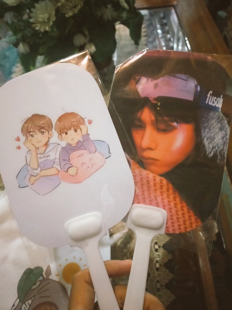 ebichupaps's tweet photo. terimakasiii buat acara kondangan weishinnya yaaa kakak kakak @nw_timeless 💙💜

freebiesnya lucu lucu banget dan banyak huhuhu aku gak kuat 🥺 https://t.co/hAtZv2Vwe1