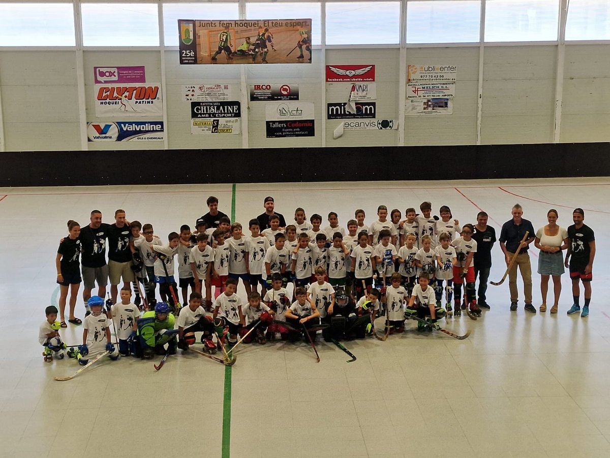 HoqueiAmposta's tweet photo. Diada final Campus #Costa&amp;Coy a #Amposta. Encantats de compartir grans jornades d'#hoquei 🏑🥅 https://t.co/lYUlc9HOqo