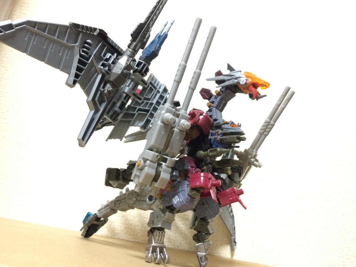 ゼノレストームのお陰で長年悩んでた翼が決まったので、細かなミキシングが進む進む。

ただ翼含めた背部ユニットの重量が限界ギリギリ…。 