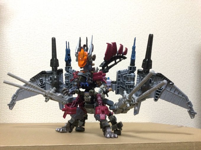 ゼノレストームのお陰で長年悩んでた翼が決まったので、細かなミキシングが進む進む。

ただ翼含めた背部ユニットの重量が限界ギリギリ…。 