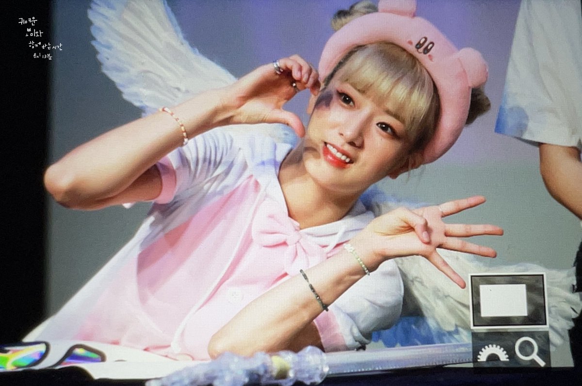 8h_13m's tweet photo. 220806 위드뮤 팬사인회 #에이핑크 #윤보미 (@Apinkbm) Preview🌟

#Copycat https://t.co/dnwBBb8obe