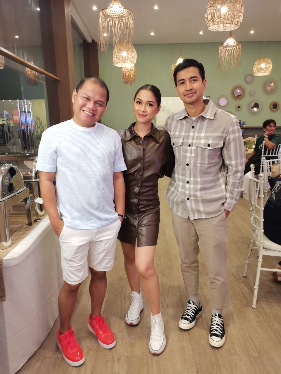 News5PH's tweet photo. Excited na rin ba kayong mapanood sina Maja Salvador, Pooh, at RK Bagatsing sa kwela at masayang tropa ng #OhMyKorona?
Tumutok na unang pasabog na episode ng #OhMyKoronaTV5 ngayong Sabado 7:30 p.m. sa #WeekendTripTV5.
#IBAngSayaPagSamaSama
#IBAsa5 https://t.co/4F3Mb6fDUn