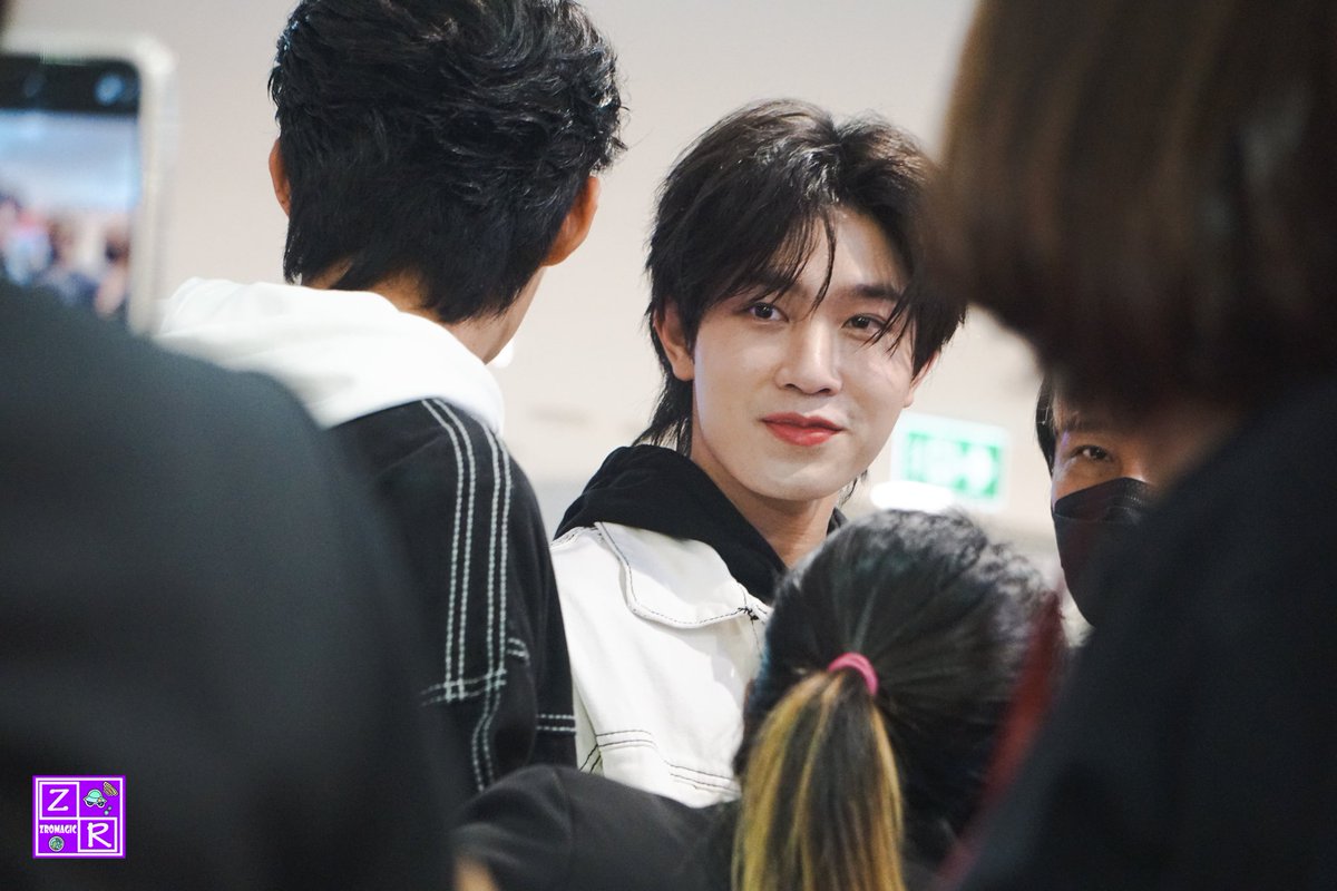 พูดว่าน่ารักรอบที่ล้านคงไม่พอ~
มีเด็กแถวนี้บินกลับพร้อมมี๊
ด้วยแหล่ะ 🤭🤭
เนอะคุณหัวหน้า 
#NiyomjeansxTutorYim