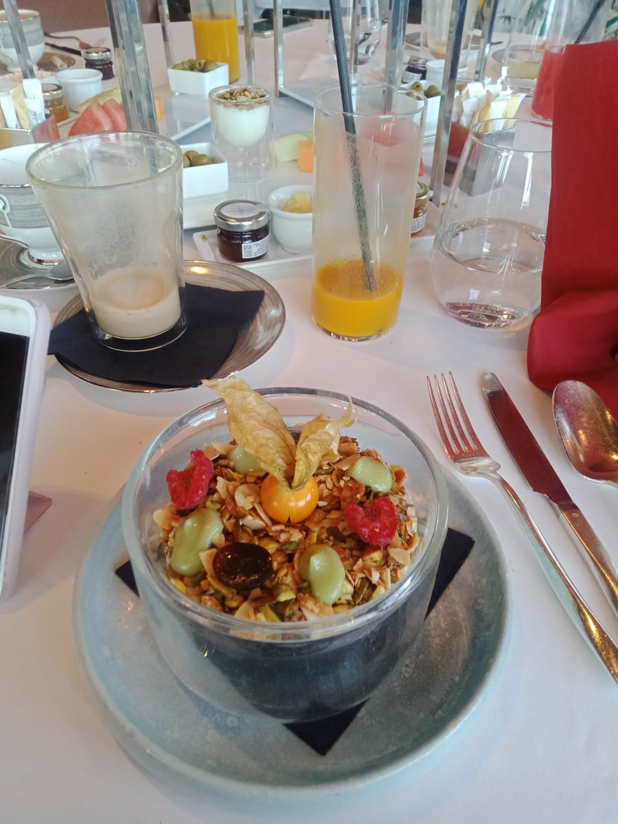 TravelPeponi's tweet photo. How breakfast at the highest restaurant above ground looks like. At.mosphere Burj khalifa gives you an excellent fine dining experience 😍

#Dubai #Foodie #foodporn #GazaUnderAttack #LuxuryTravel Jungkook #premierLeagueIsBack #photooftheday #foodphotography https://t.co/N5rFVVuwLr