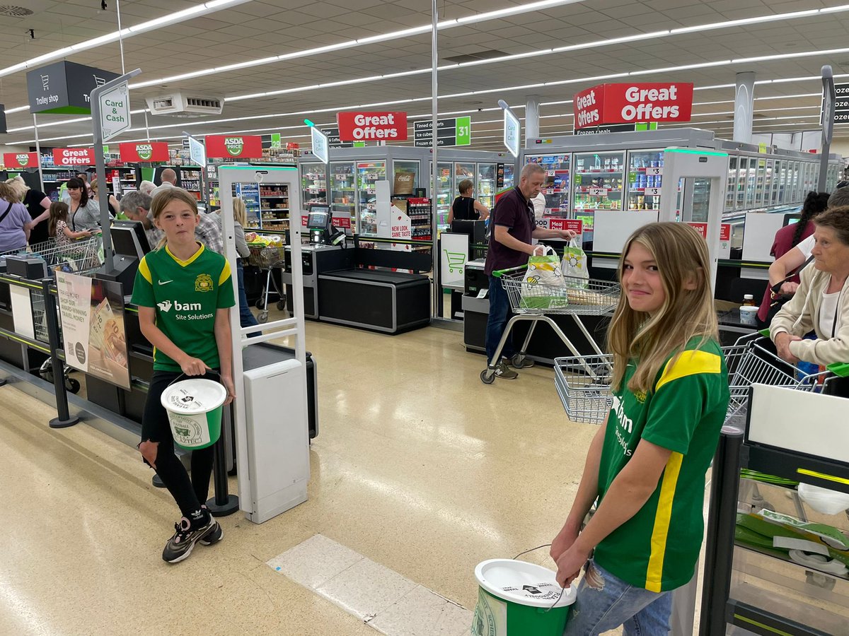 sam20101's tweet image. Fc Aztec Amazon’s bag packing to help raise some funds for the team☺️ would any teams able to help with a signed shirt to raise some funds?@ArsenalWFC @ChelseaFCW @ManCityWomen @alessiarusso7 @ellsbells89 @ellatoone99 @AlexScott @faye_white @fara_williams47 @bmeado9 @Lionesses