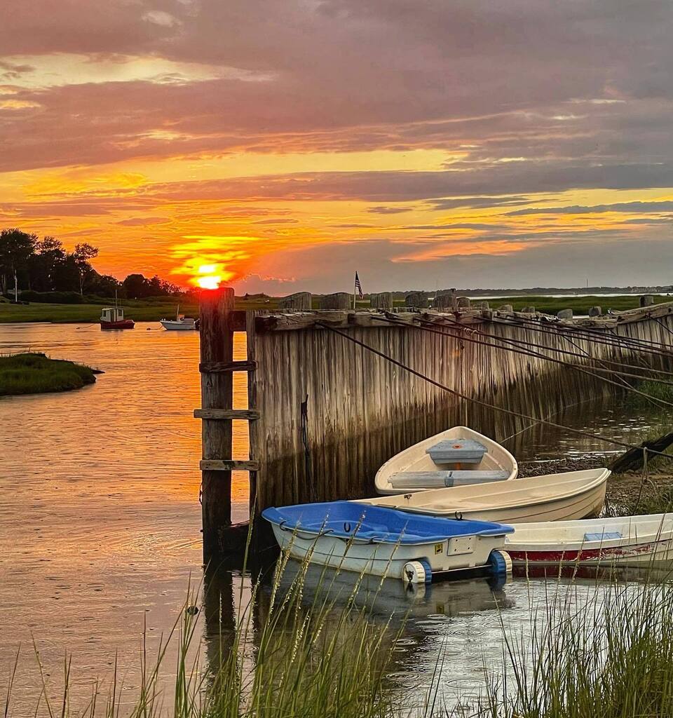 frankruel2's tweet photo. Last night’s sunset was well worth remembering #capecodsunset #boatsunset #sunsets_captures #sunsets https://t.co/F1K1qdHU5O https://t.co/4FJOTzBQSy