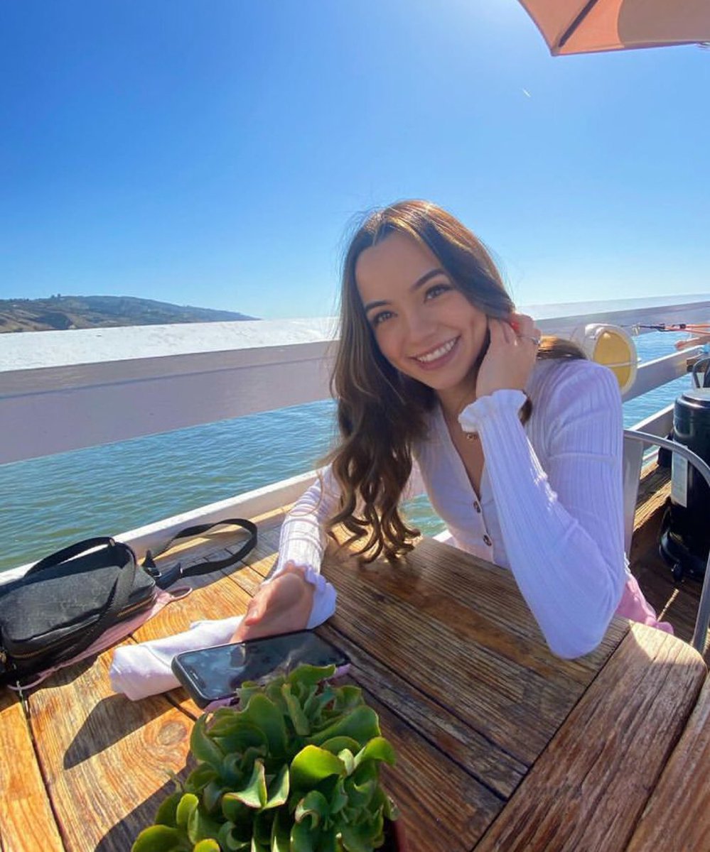 ronixnessafan's tweet photo. happy birthday to these two beautiful women! thank you for doing what you do and inspiring us. i’m lucky to be a part of this fandom! keep making us smile and i love you sm and i hope you two have a great year ahead <3
@veronicamerrell @VanessaMerrell @MerrellTwins #MerrellTwins https://t.co/YUuSKJIomZ