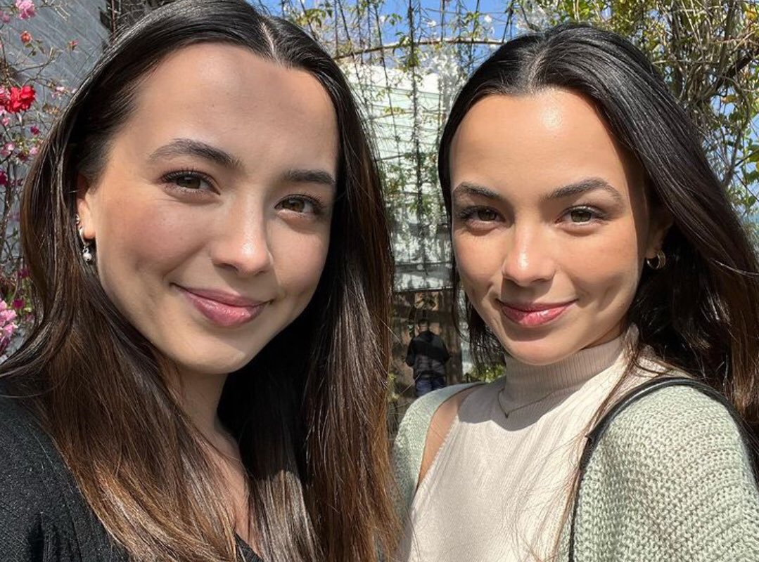 ronixnessafan's tweet photo. happy birthday to these two beautiful women! thank you for doing what you do and inspiring us. i’m lucky to be a part of this fandom! keep making us smile and i love you sm and i hope you two have a great year ahead <3
@veronicamerrell @VanessaMerrell @MerrellTwins #MerrellTwins https://t.co/YUuSKJIomZ
