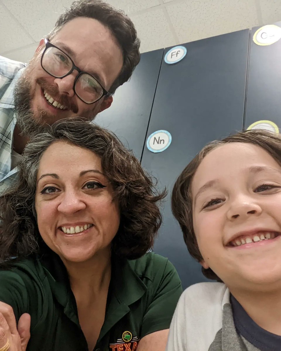 AliLilly73's tweet photo. EGE meet the teacher! Finn knew Mrs Fox would be his teacher on the last day of kindergarten! 🤣 He's so happy to be in your class @mrsbrianafox He's the sweetest little dude! 💚💚💚 @HumbleISD_EGE https://t.co/FW6ZtZfQVa