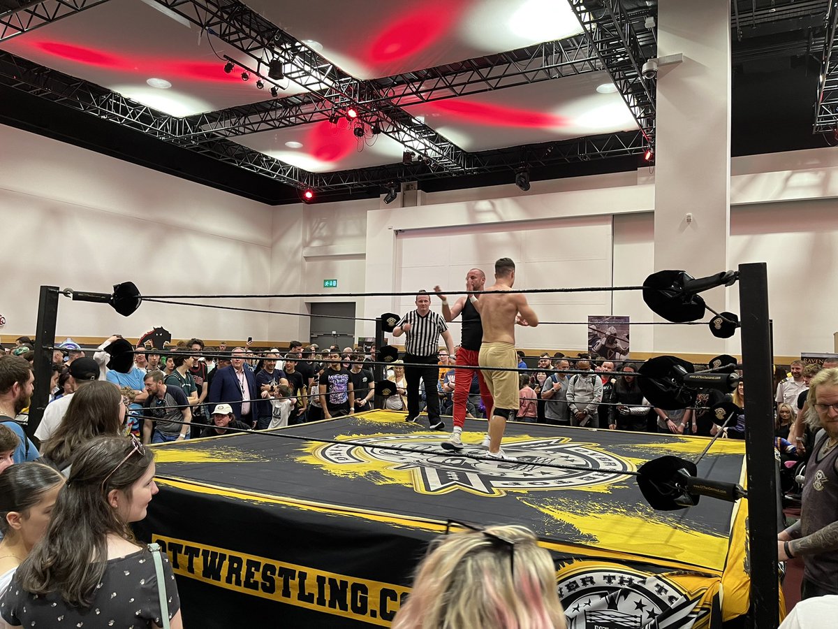 OTT_wrestling's tweet photo. #ComicCon 🇮🇪 https://t.co/yhFwZbqf0a