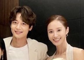 KwonYuriMY's tweet photo. Flaming Pearls !!! How do you feel after see their photos ? 🤭😂🥹😭🫶🏻
#민율 #권유리 #최민호 
#Minho #Yuri #MinYul https://t.co/nQgpVzUkLH