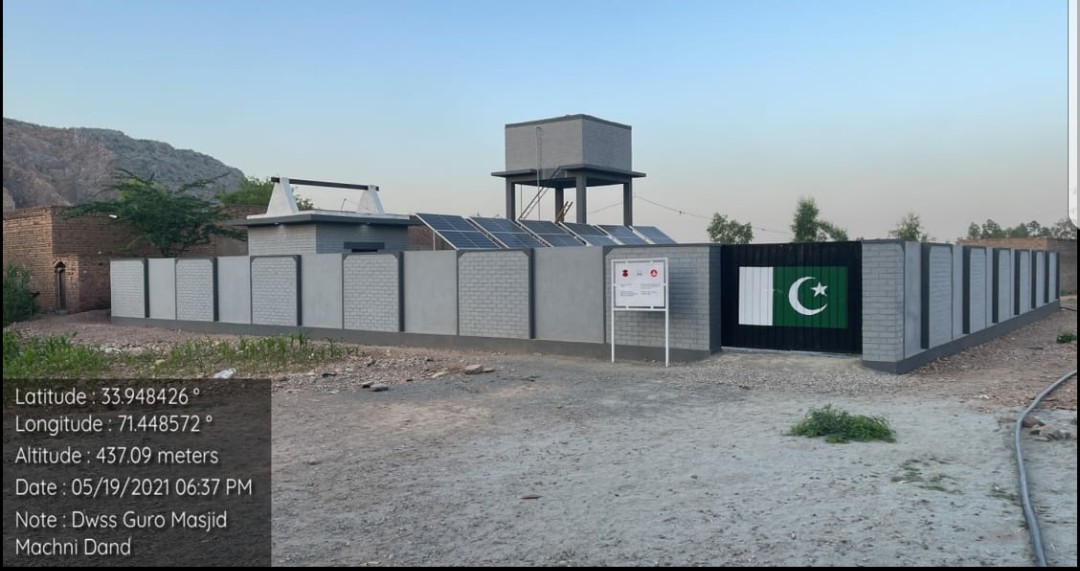 AbdurRaziq525's tweet photo. FCKP North launched water supply projs to ensure supply of clean water to the locals. So far 85 clean water supply projs have been completed in remote areas of Khyber district. To cont the supply of clean water, Security Forces have also installed solar sys.
#MyDevelopingKhyber https://t.co/l4EjdyYKfW