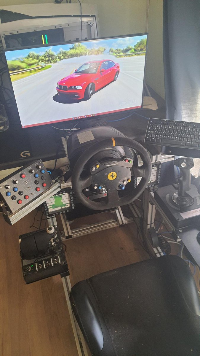 Preditor458's tweet image. Moved my sim rig to the other side of my desk, and dedicated my 27-inch screen to the rig. No longer need to move the rig around and plug things in🥰. Just press one button to power on the USB  Hub and good to go. #Simracing #Flightsim