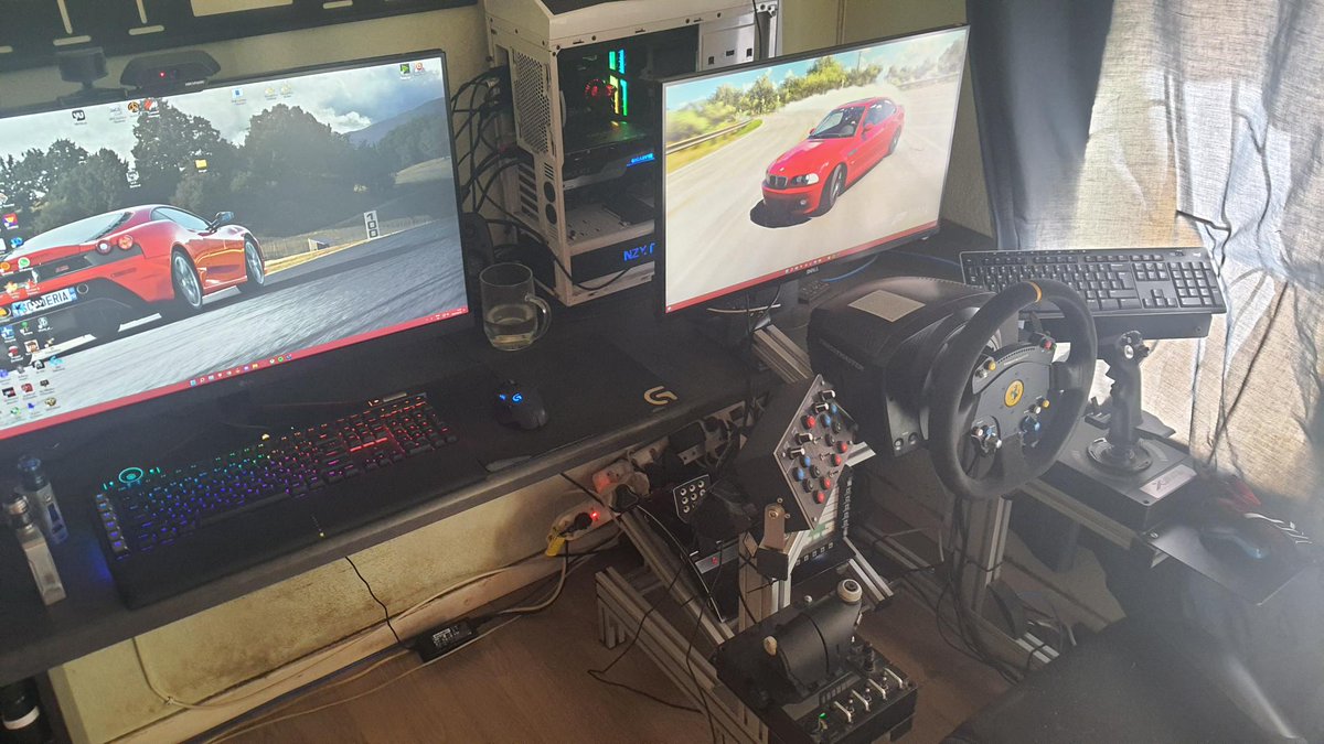 Preditor458's tweet image. Moved my sim rig to the other side of my desk, and dedicated my 27-inch screen to the rig. No longer need to move the rig around and plug things in🥰. Just press one button to power on the USB  Hub and good to go. #Simracing #Flightsim