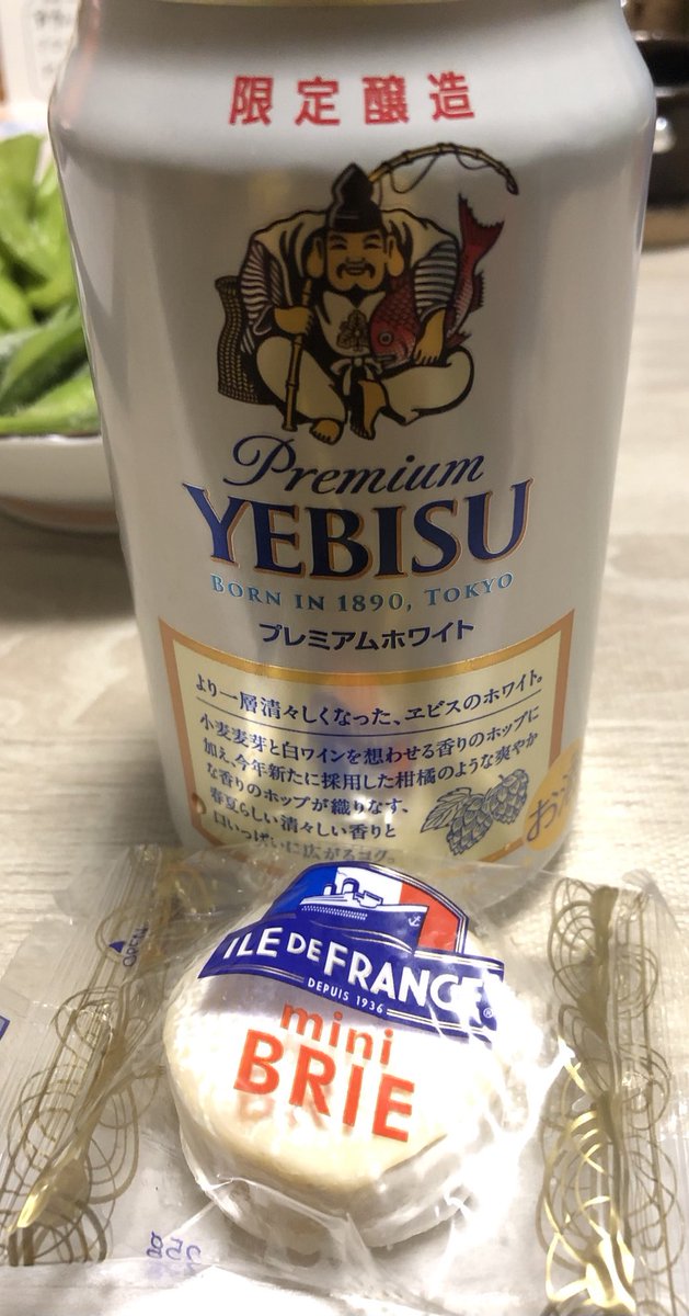 chilchilv_v's tweet photo. お疲れ様✨
今夜は奮発😙
#エビスビールプレミアムホワイト
#miniBRIE https://t.co/1VnLxOXkWb