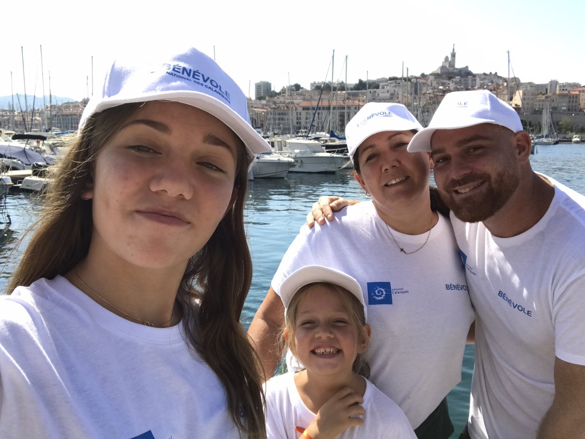 Dans le cadre de notre #partenariat avec le <a href="/ParcCalanques/">Parc national des Calanques</a>, retrouvez cet été nos ambassadeurs.rices <a href="/Kaporal/">Kaporal</a> sur vos lieux de locations de bateaux. Ils vous informeront sur les comportements à adopter dans les #Calanques (terre et mer) #Préservons les Herbiers de Posidonie.