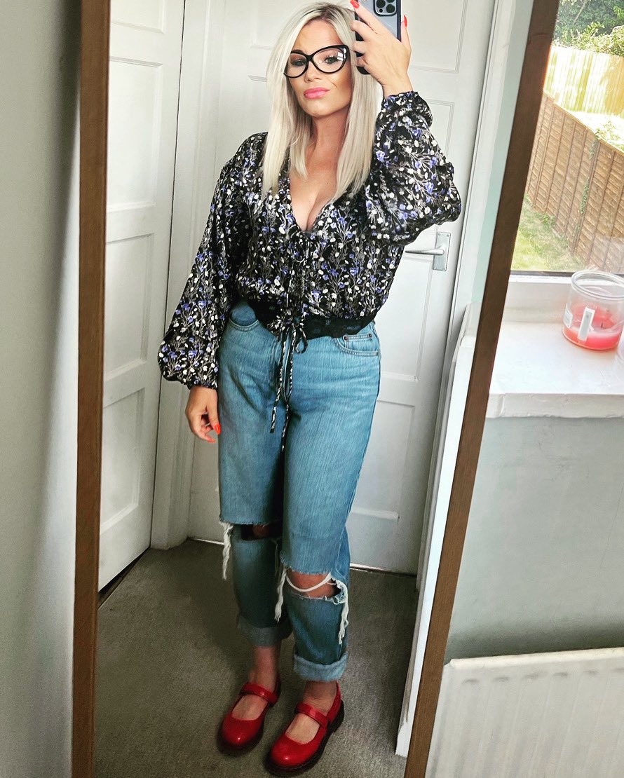 laurahorton4's tweet photo. Off to top up my happy meter with an afternoon with my crazy cat family. Celebrating a run of birthday! #celebrating #birthdays #family #happymeter #happy #saturday #saturdayvibes https://t.co/AxfwS9VYTZ
