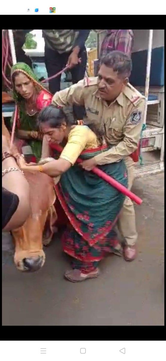 મહિલા ને પોલીસ જવાન પકડી સકતા નથી મહિલા ને  મહિલા પોલીસ જ પકડી શકે જ્યારે આ પોલીસ નું કૃત્ય ખુબજ નીદનીય છે આને તો પોલિસ કેવાને લાયક પણ નથી રાક્ષસી કૃત્ય કરેલ છે ગૃહમંત્રી હર્ષ સંઘવી ને  કાયદાકીય કાર્યવાહી કરવા અપીલ
<a href="/aajtak/">AajTak</a>
<a href="/abpasmitatv/">ABP Asmita</a>
<a href="/Bhupendrapbjp/">Bhupendra Patel</a>
<a href="/sanghaviharsh/">Harsh Sanghavi</a> 
#cmogujrat
