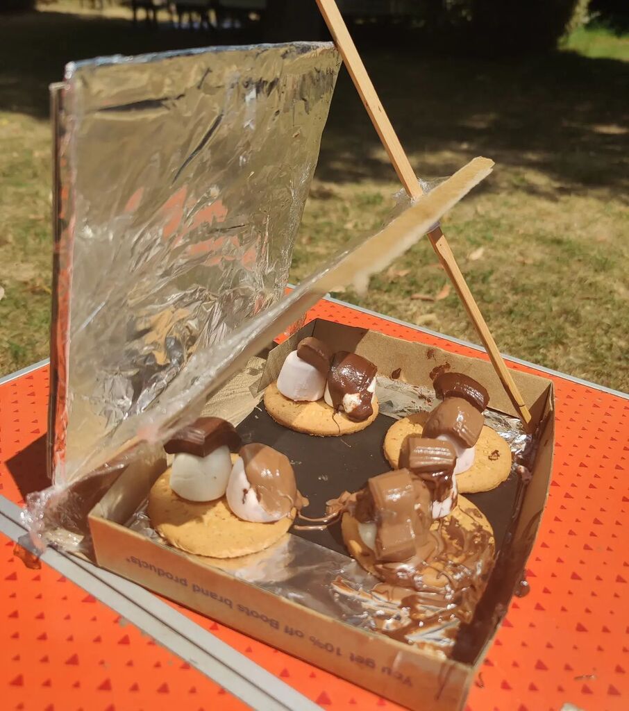 lotusbrook's tweet photo. 32°C and full sun in #hotFrance so while the oven is on....😎 @maddiemoate @gregfoot the legacy of the #letsgolive solar oven lives on! 😋 #schoolholidays #lockdownlearning #smores https://t.co/bQYGYeEdxp