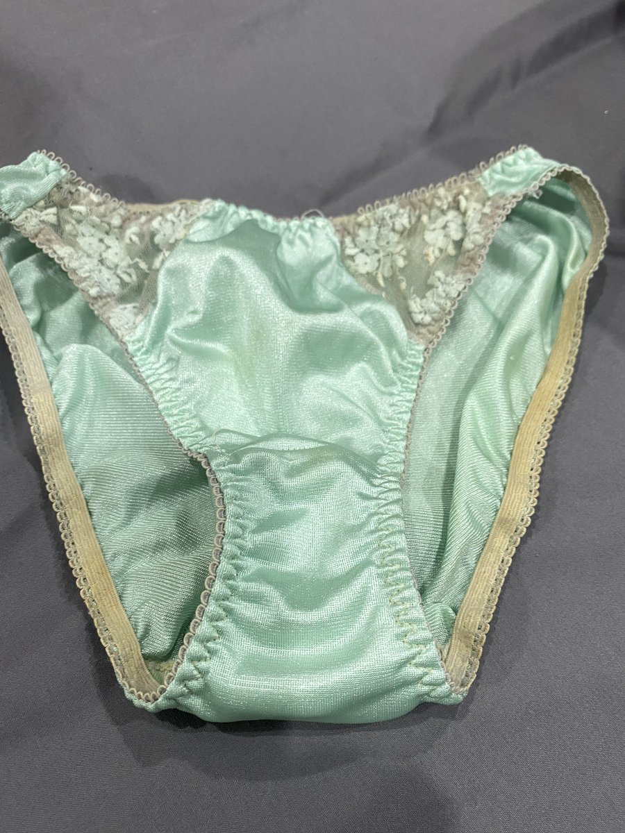 ใครชอบ แบบนี้#กางเกงในผ้าลื่น