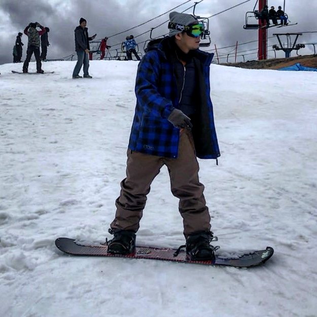 0xMayorQ's tweet photo. It's the WINTER SEASON for NFTs/Crypto.. When life gives u too much snow, you build a snow man/do snowboard 😂 #NFTWinter #NFTs #helloCharlie LET'S BUILD! *a snowman* https://t.co/ASsSJKPpN4