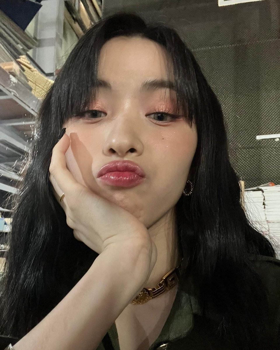 MYOUlSHARON's tweet photo. I felt weary throughout the making music video, as a result I pounced upon you all with my sullen lips? I dare you to spot the cuteness that I’ve shown below. 🐱 Heh, I was having fun, moreover. https://t.co/KMJqu1FU37