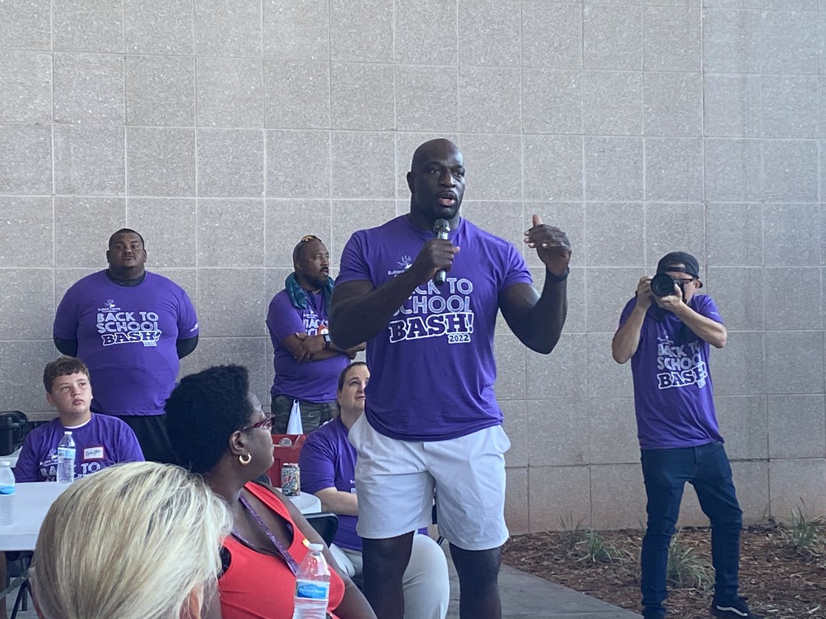 FrankJCrum's tweet photo. Back at RayJ, this time for a worthy cause. I’m volunteering at the Bullard Family Foundation Back To School Bash! My co-worker Sonya Henderson and Lily are here to serve too. Thanks @TitusONeilWWE for supporting families throughout the #TampaBay community. https://t.co/GcqWPzSM7F