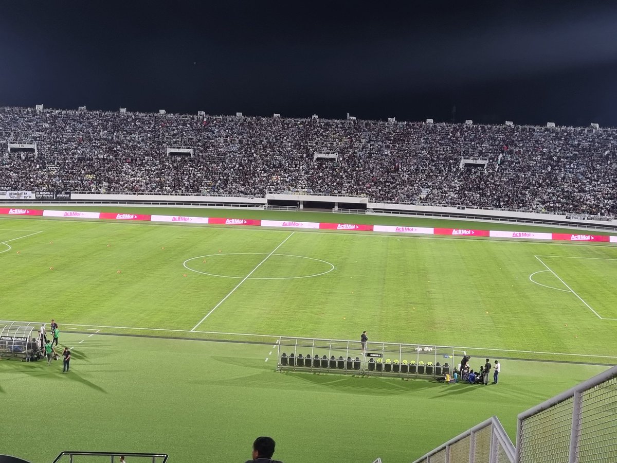 frman123's tweet photo. Full house here Stadium Sultan Mizan Zainal Abidin.  Tganu Fc v Sgor fc   # fa cup semifinals https://t.co/vu28pwVylv