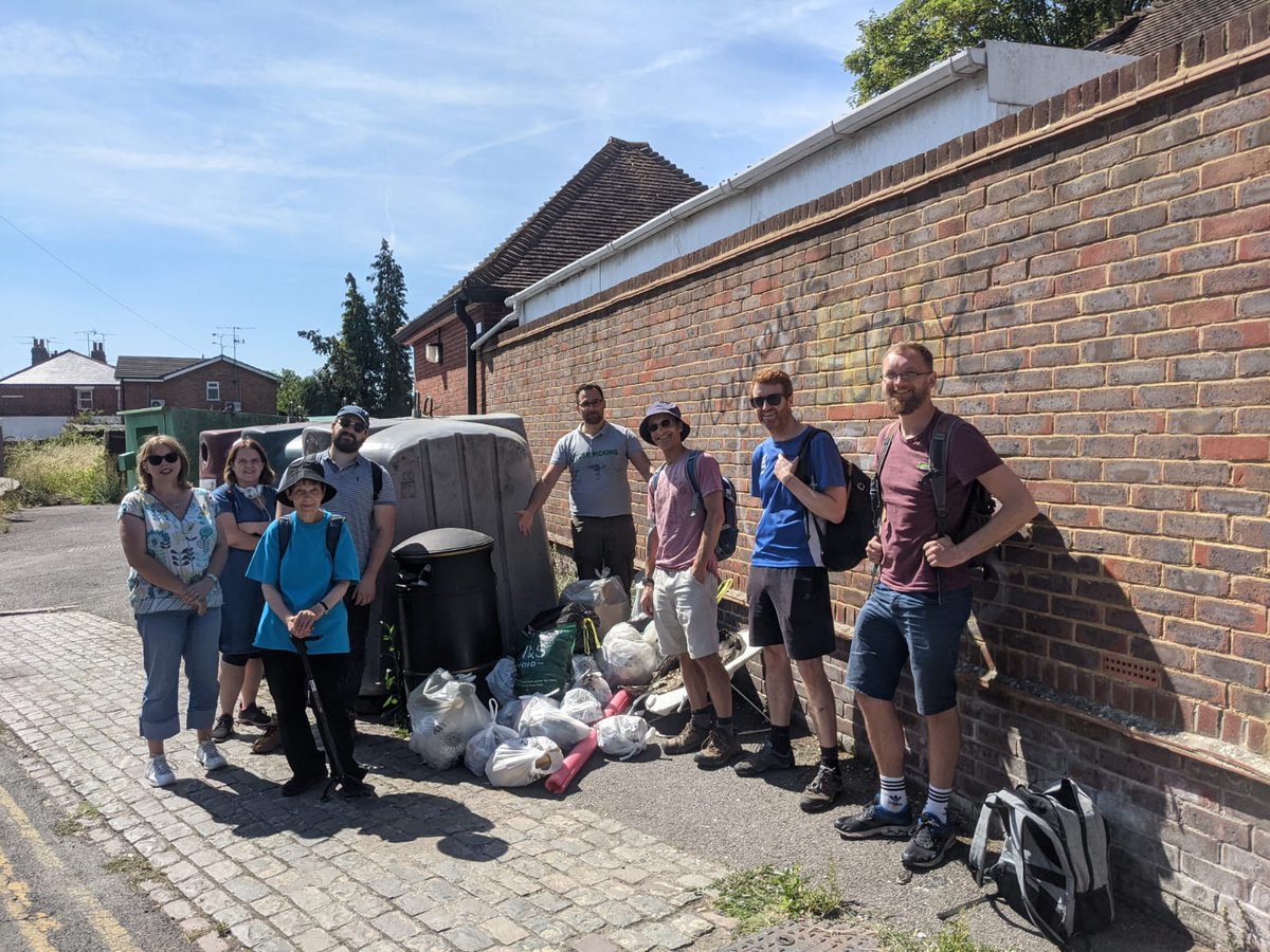 CavershamTidy's tweet image. Today we litter picked along Star Rd, Douglas Rd and Dingley Dell, and finished off by the co-op. Sorry to see Dingley Dell being littered, especially during school holidays, but at least we left it clean and tidy!
#keepCavershamTidy #trashTag