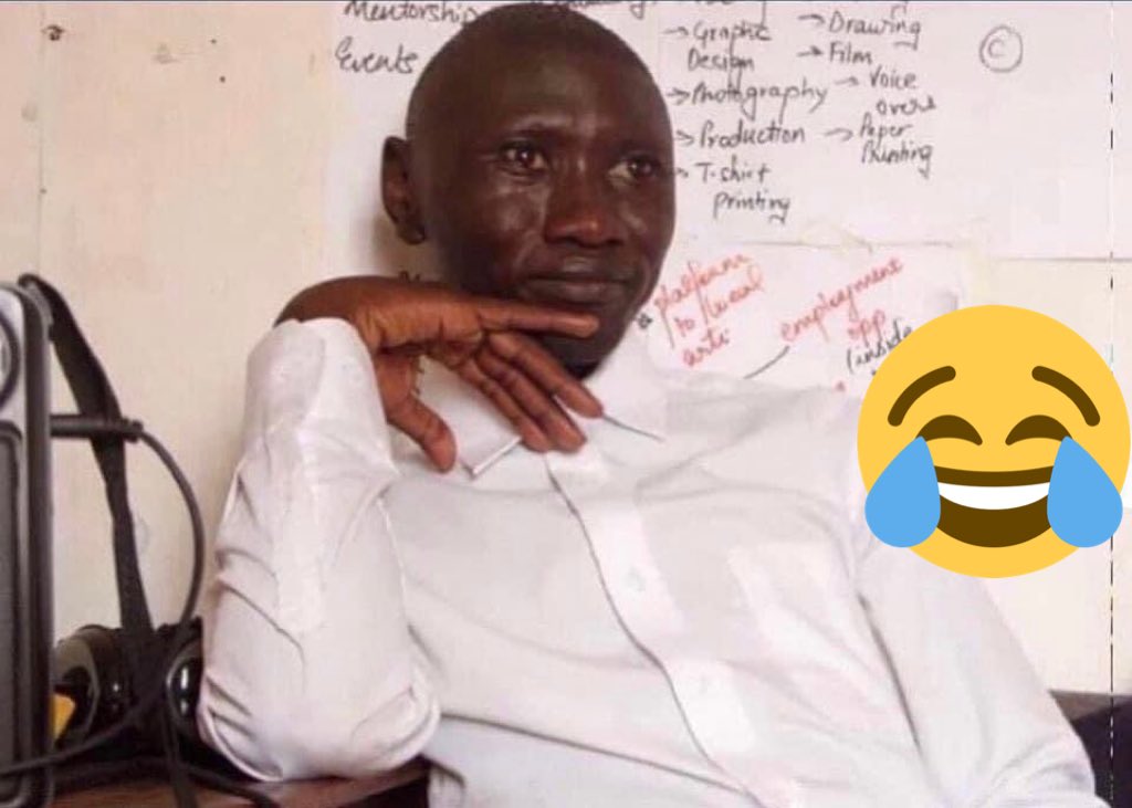 patricko236's tweet photo. En République centrafricaine tu es le seul à souffrir et composer ton BAC mais c’est tout le quartier qui attend le résultat 😂😂 kooo mon petit l’heure approche https://t.co/1TxpsRoXnK