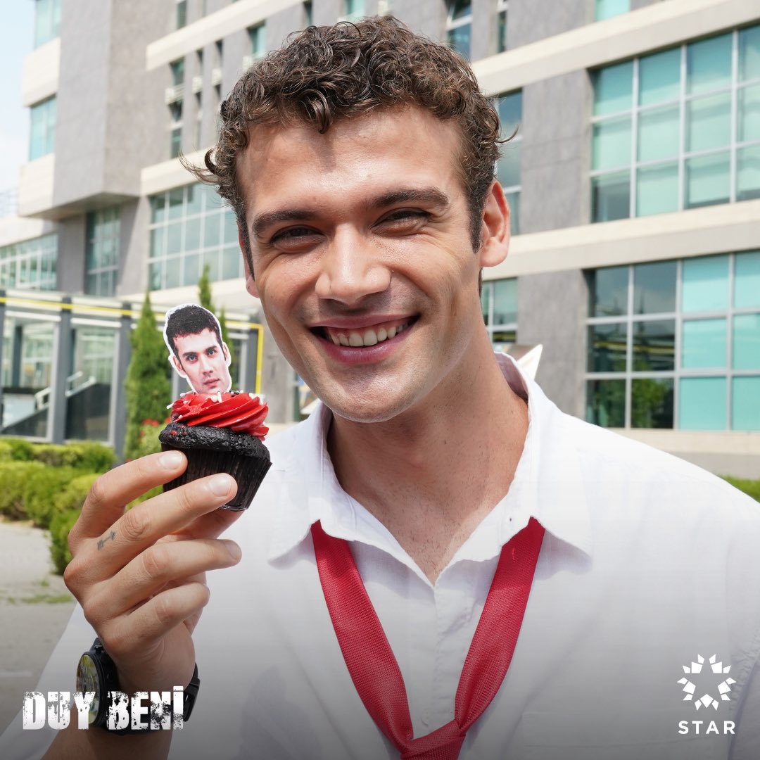 diziduybeni's tweet photo. Kamera arkalarında çok fazla güzeliz! 😍 #DuyBeni @startv https://t.co/zYjUX64mZN