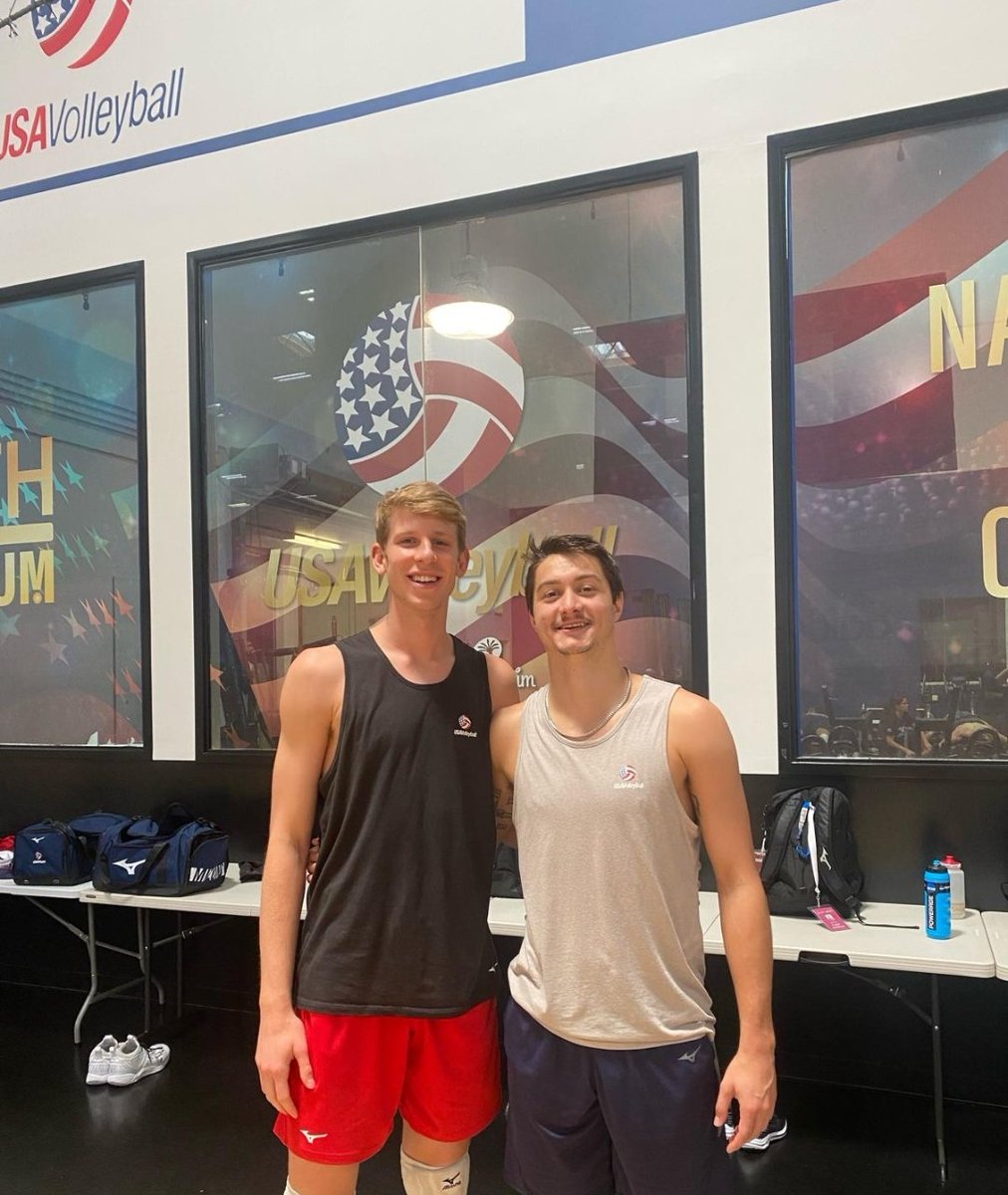 CoachDonanCruz's tweet photo. Canada bound with Team @usavolleyball 💪🏾 Go get em' @QLesterIsaacson @KalebJenness 🇺🇸 Good luck &amp; Safe ✈️ #WeFly | #family https://t.co/b4plN0wjlI