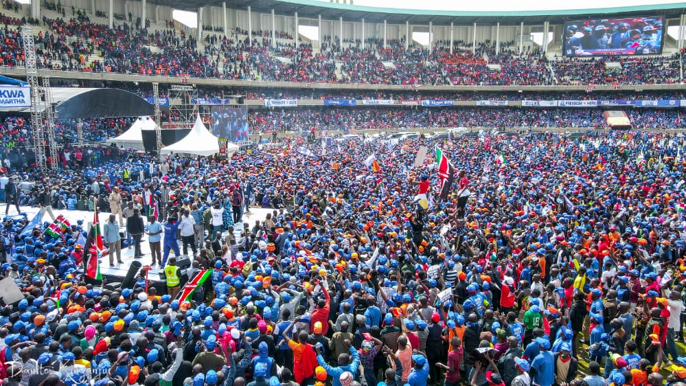 kuriasolomonK's tweet photo. THOUSANDS flock into Kasarani Stadium to listen to the fifth president of Kenya, Raila Amolo Odinga and his running mate Martha Wangari Karua.
Kumefurika yani! https://t.co/h2SSBiqELv