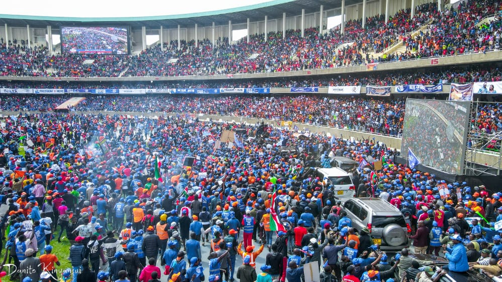 kuriasolomonK's tweet photo. THOUSANDS flock into Kasarani Stadium to listen to the fifth president of Kenya, Raila Amolo Odinga and his running mate Martha Wangari Karua.
Kumefurika yani! https://t.co/h2SSBiqELv