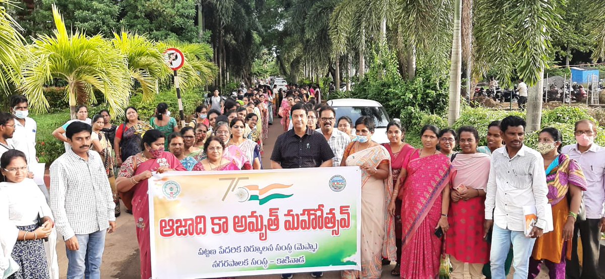 As part of Azadi Ka Amrit Mohatsav, the rally was organized on Thursday, from the Kakinada Smart City office via Threelights Junction and PR College. Kakinada Municipal Corporation Additional Commissioner CH Naganarasimha Rao along with other officials & Volunteers took part.