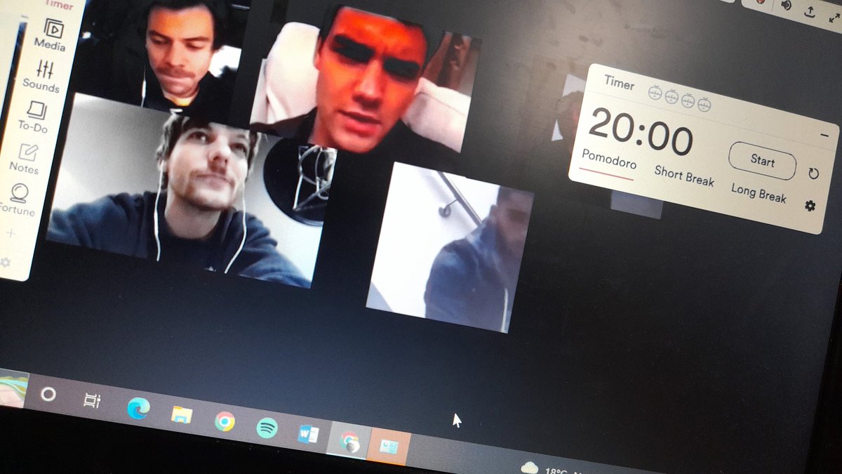 opaleyees's tweet image. I CAN STUDY WITH LOUIS😭😭😭😭😭