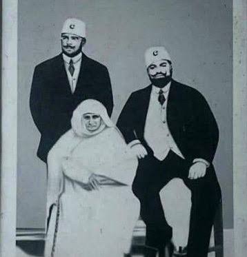 asadowaisi's tweet photo. ग़ैब से मेरी इमदाद होगी 
अब हुकूमत ये बर्बाद होगी 
हश्र तक अब न आबाद होगी 
जान बेटा ख़िलाफ़त पे दे दो (शफ़ीक़ रामपुरी)

मौलाना मोहम्मद और शौकत अली जौहर को तो महान स्वतंत्रता सेनानी के रूप में सभी जानते हैं लेकिन उनकी माँ अबादी बानो बेगम (बी अम्मा) भी एक महान स्वतंत्रता सेनानी थीं https://t.co/0Ny4N4TEs7