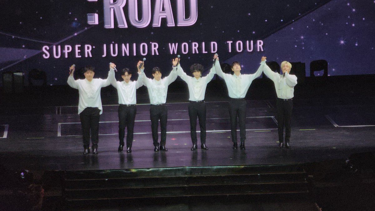 inquirersuper's tweet photo. Leeteuk @special1004 thanked the PH Elfs for being with them when they were happy. 

He also thanked them for being with them when they were in pain. We have a phrase for this, Leadernim.

It's "walang iwanan!" https://t.co/9Wy40brqJ9