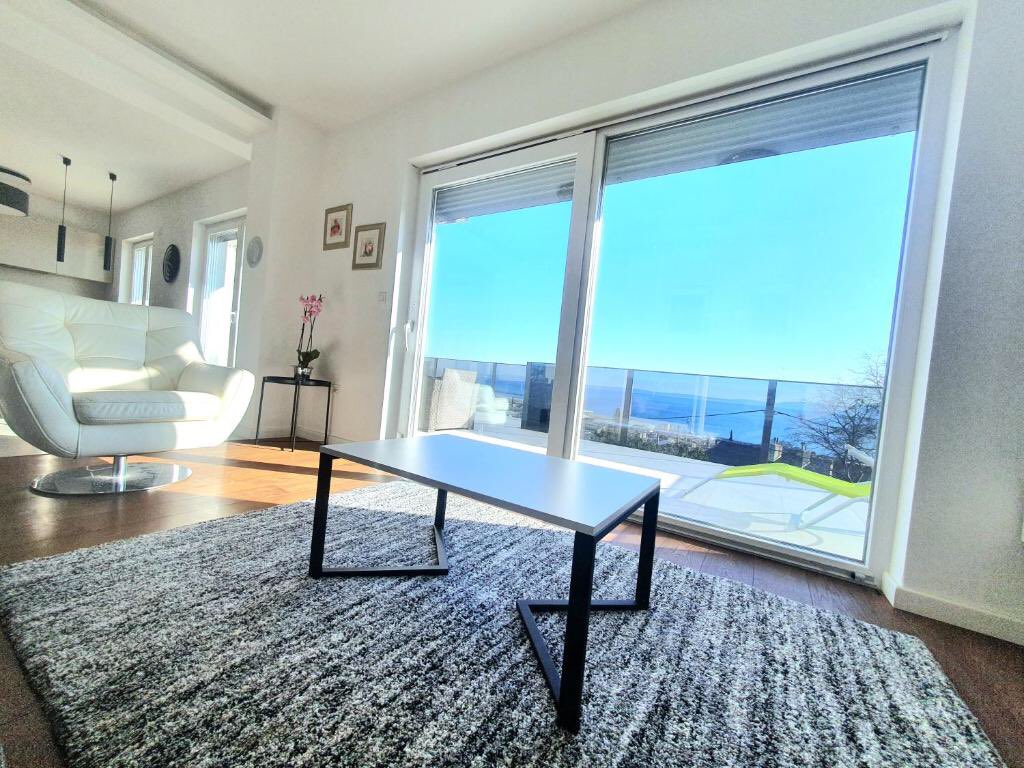 ☀️Happy Saturday☀️ 

Hiring home cleaners gives you the opportunity to focus on more important things in your life instead of spending your free time cleaning the house. 

Cleaners work around your schedule, so you're able to set a time that suits you. 

#officecleaning