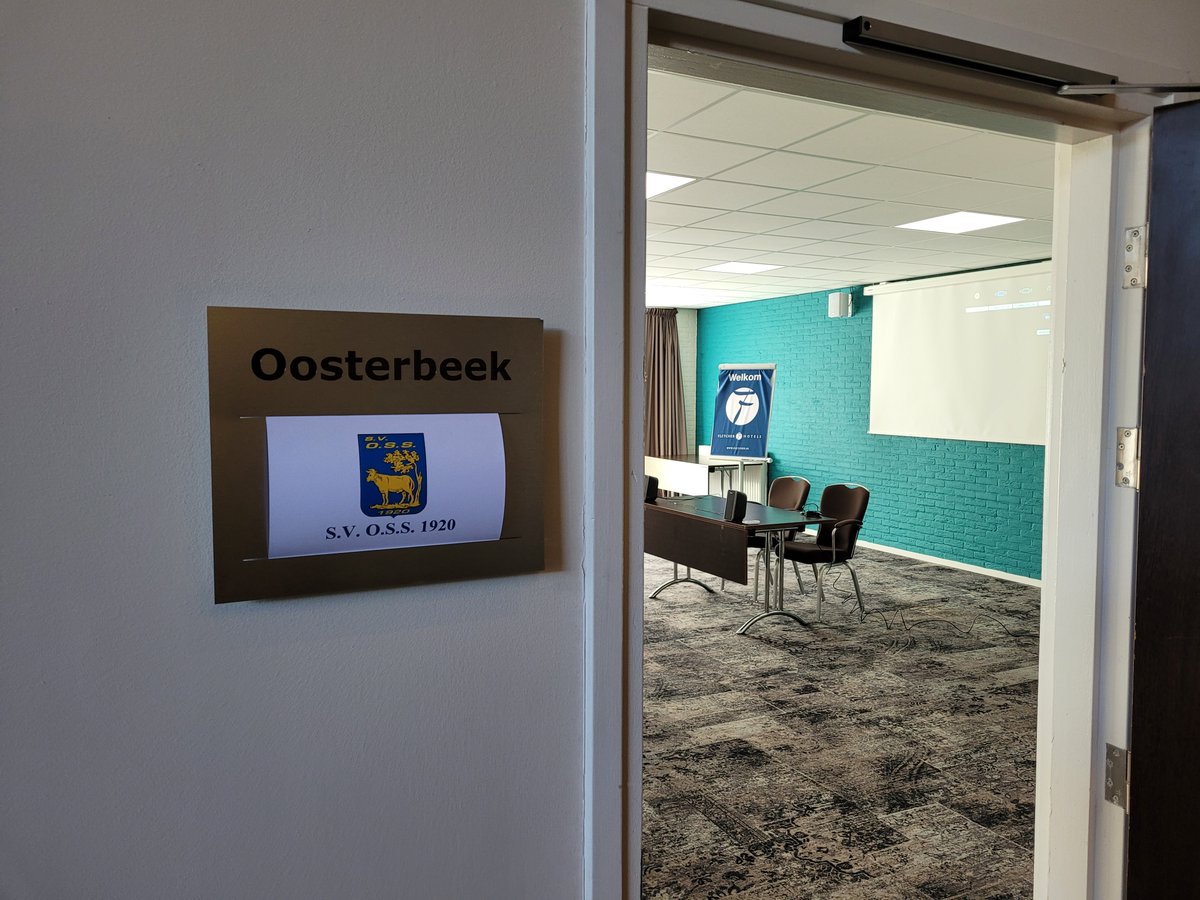 FletcherFootbal's tweet photo. Voetbalclub OSS'20 @svOSS20 is op #trainingskamp bij Fletcher Hotel Doorwerth Arnhem. De club met de geel-blauwe shirts is opgericht in 1920 en daarmee dan ook de oudste #sportvereniging uit #Oss
#doorwerth #arnhem #voetballen #voetbalteam #teambuilding #oss20 https://t.co/q68VBoRFJF