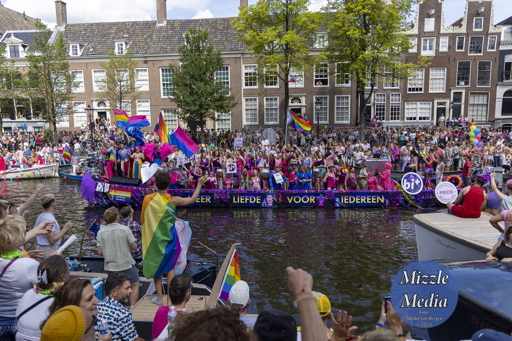 Michel Van Bergen On Twitter Drukte In Amsterdam Bij De Canal Parade Door De Amsterdamse