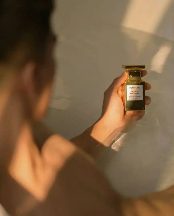 CulChw's tweet photo. แบ่งปันความหอม tomford ในราคาที่ไคๆก้อเป็นเจ้าของได้ มีแค่10ขวด ใครรีทวิตสามารถซื้อได้ในราคา5,000 ขนาด50ml ปรกติในไทยราคาอยู่ที่12,000 แท้ไม่จกตาเพราะเกิดมาแพ้ของปลอม555(คัน) ให้สิทธิ์คนรีก่อนทักก่อน รีทวิตแล้วทักมานะคับ #เกย์ #น้ําหอมแบรนด์แท้ #น้ําหอมผู้ชาย #TOMFORD #เงี่ยน https://t.co/Tpky6itnzK