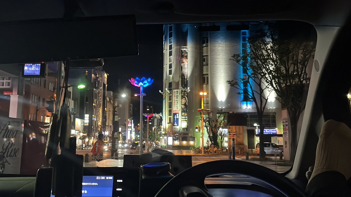 街着いた！
誰か飲みませんかー