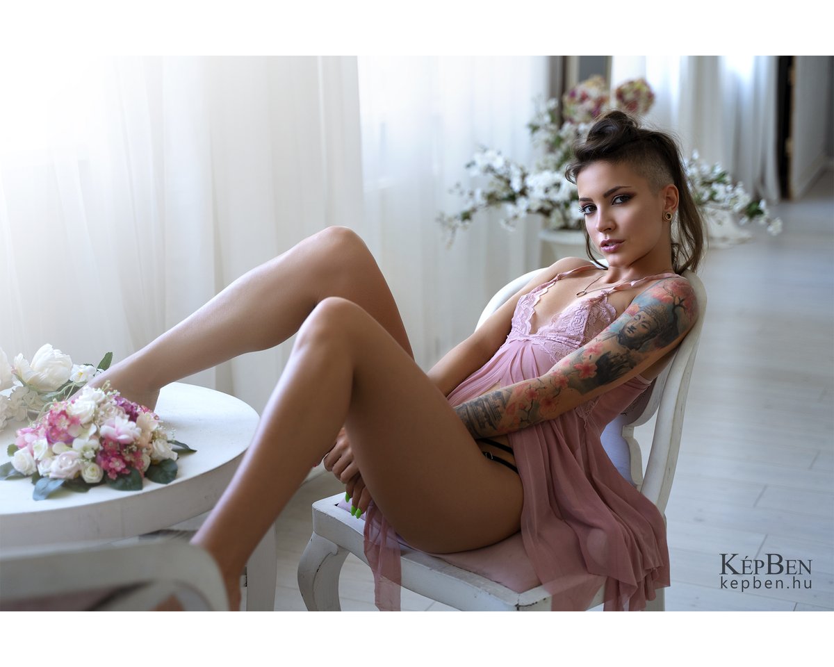 Photoshoot with Berni
instagram.com/speak.pictures…
#photoshoot #boudoirphotography