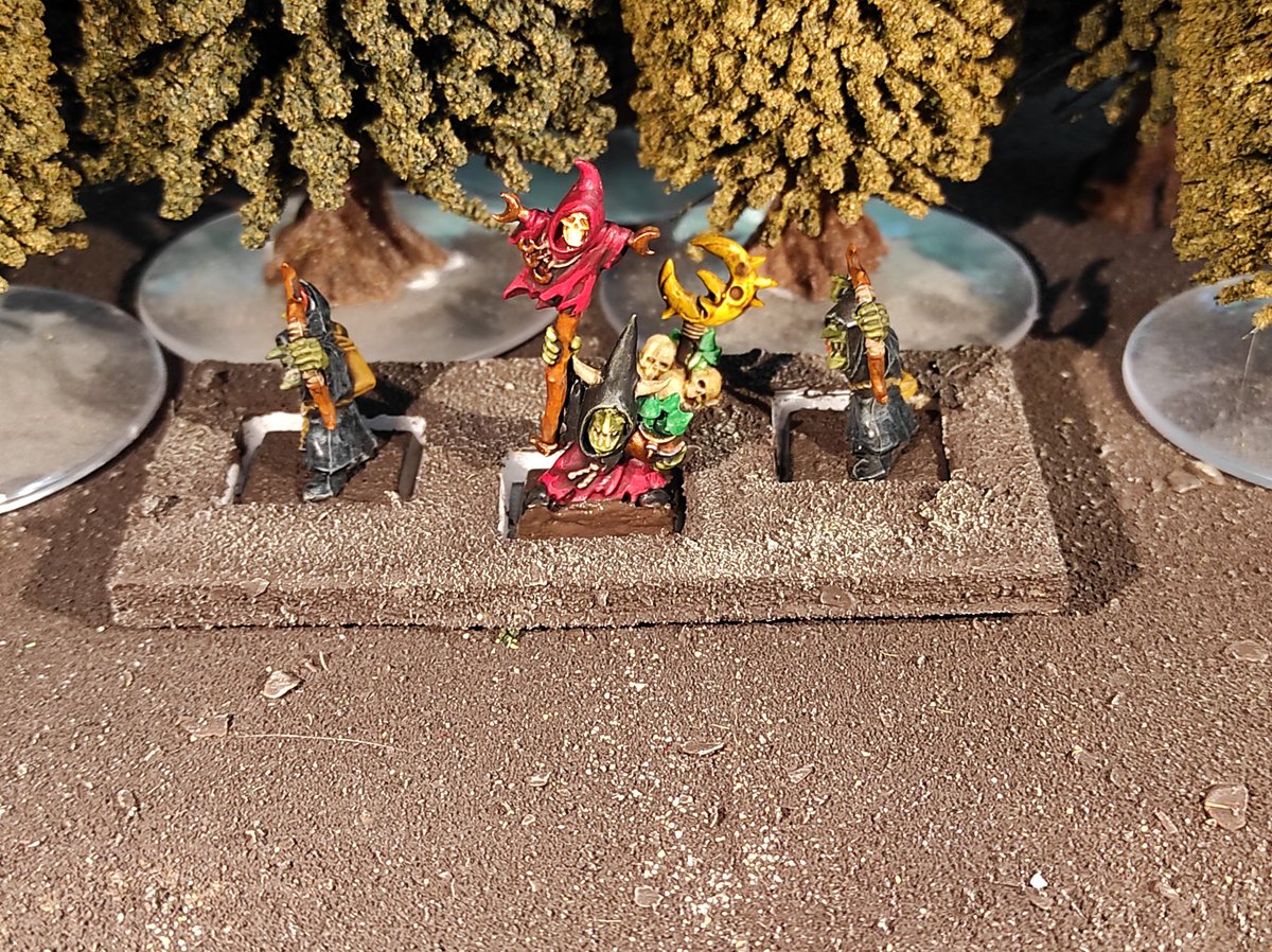 Chocani3's tweet photo. Segment de commandement gobelin de la nuit pour #warhammer 11e édition.
Un chamane et une garde d'honneur d'archers. (Soclage en cours).
😁 https://t.co/FWtkrHhVzm
