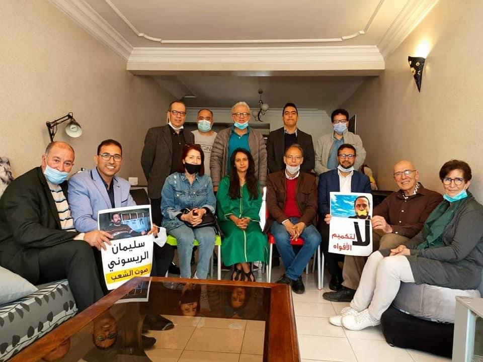 🔹بيان🔹
 
هيئة التضامن مع سليمان الريسوني وعمر الراضي ومعطي منجب وكافة ضحايا انتهاك حرية التعبير 
تعرب عن عميق انشغالها بالوضع المقلق لمعتقل الرأي الصحفي سليمان الريسوني، وتدين الممارسات الانتقامية 
التي يتعرض لها داخل السجن.
نص البيا في أول تعليق👇🏻