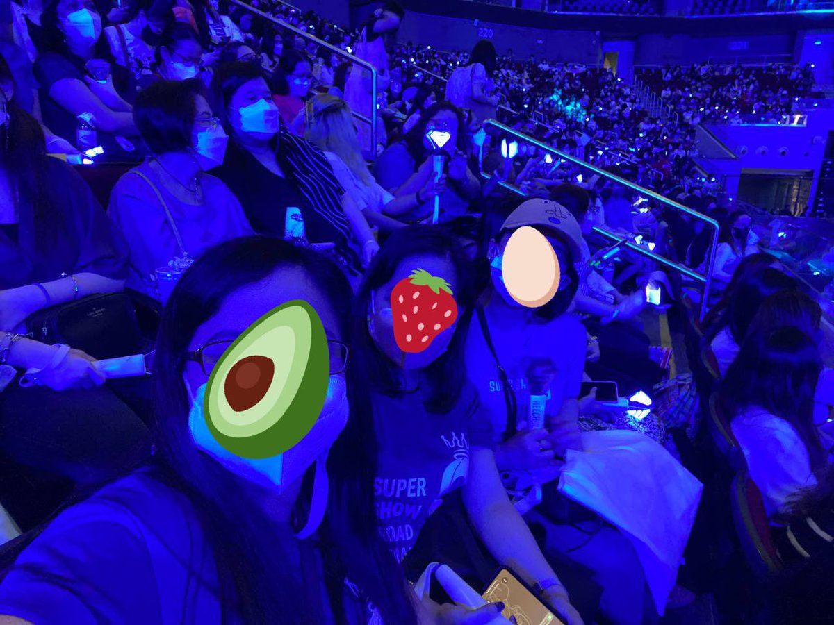 fangirl0705's tweet photo. ELF 💙 @chummychingu @xmariii88 #SS9inManila https://t.co/NYwOIQBrGR