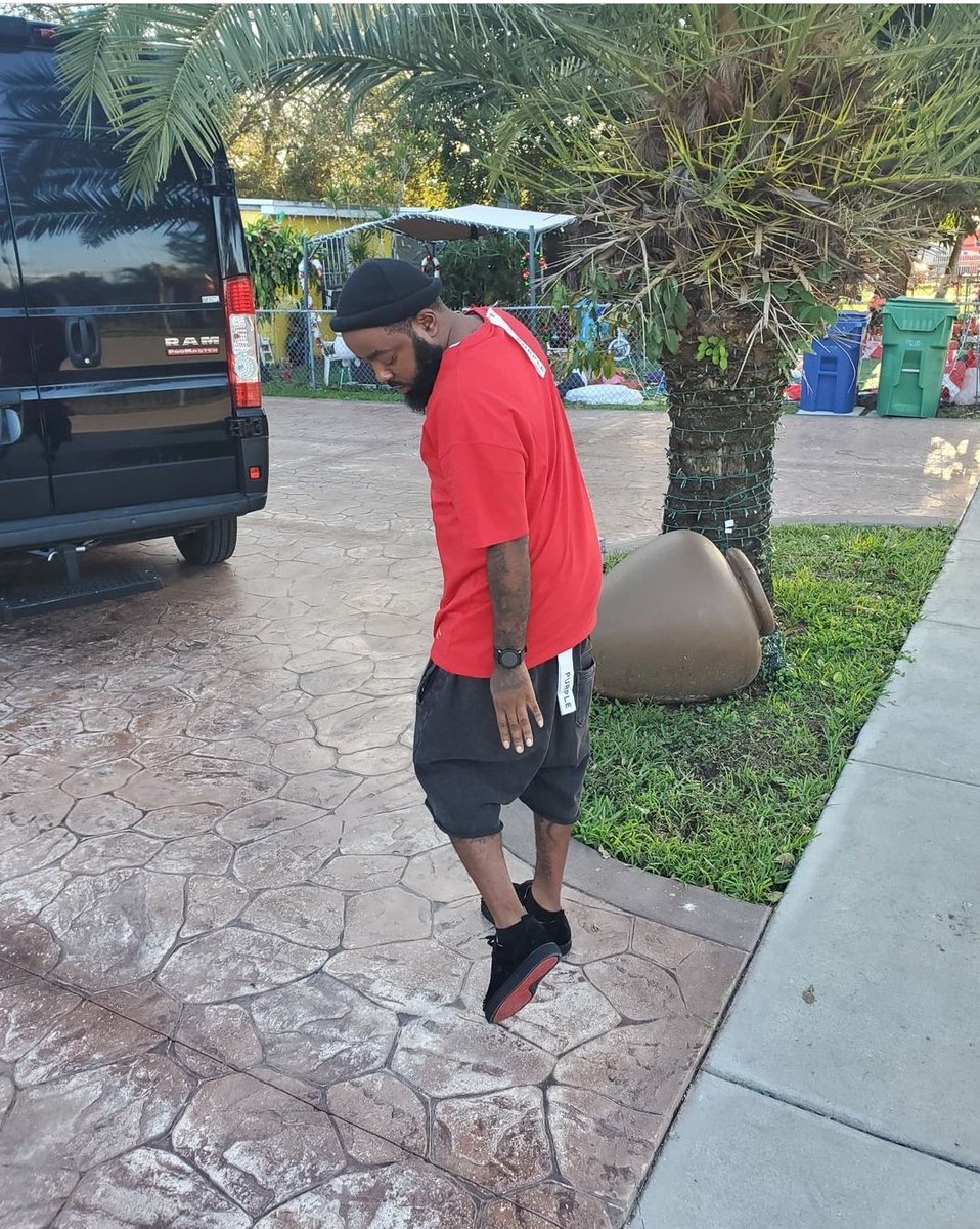 Blockagameburna's tweet photo. In the Miami area and need a tattoo don t hesitate to get at me 🔥🔥🔥 #offdablock #tattoos #viral #trending #miami https://t.co/VHKXNDa9Yj